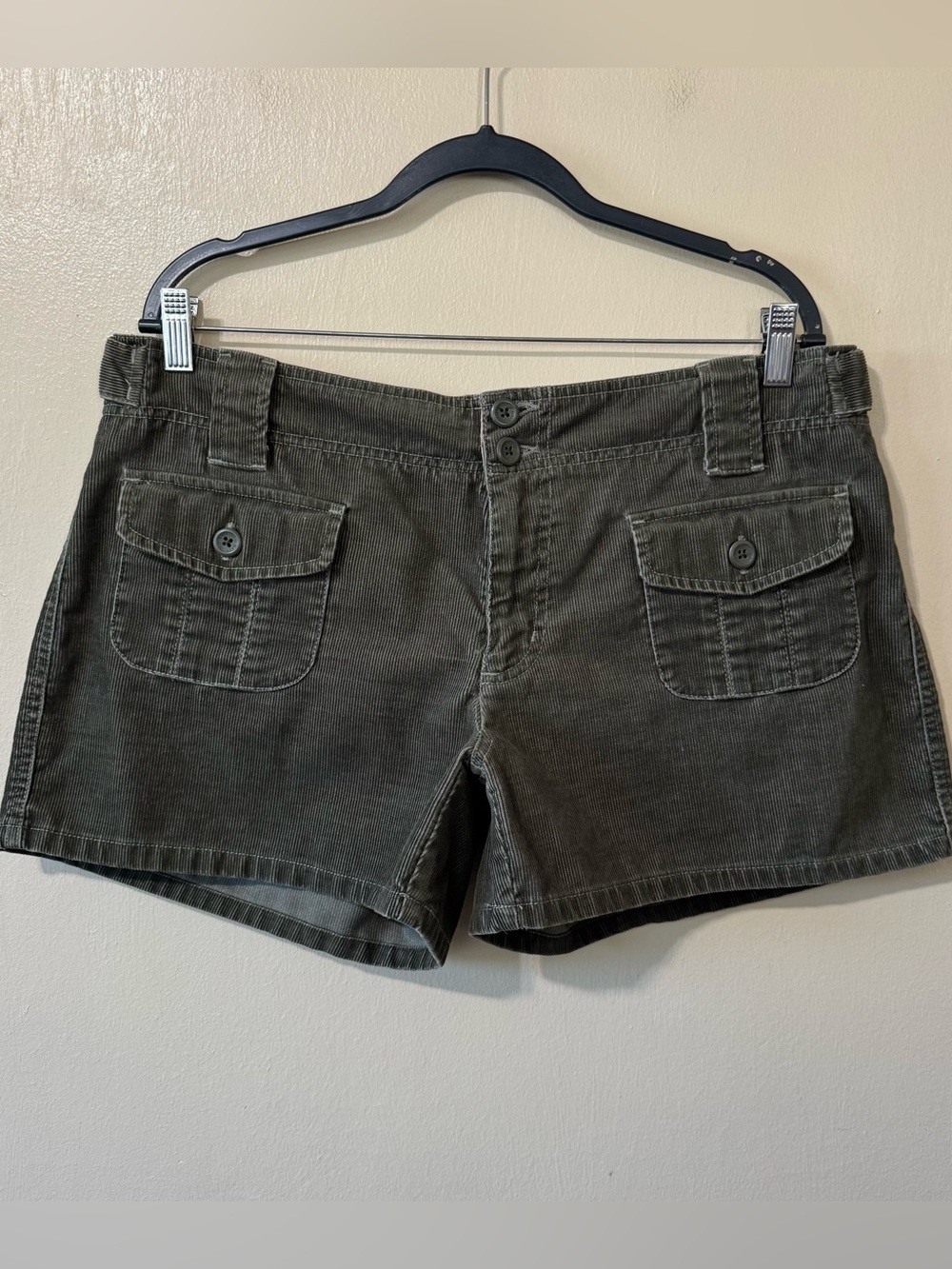 Vintage 2004 Old Navy green microcorduroy lowrise shorts